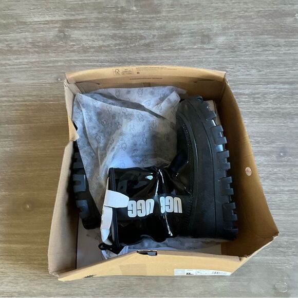 UGG Classic Brellah Mini Women’s Black size 6 NWT in box - Picture 6 of 9